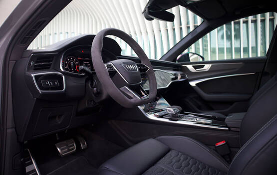 Audi RS6 rental in Dubai - CarHire24