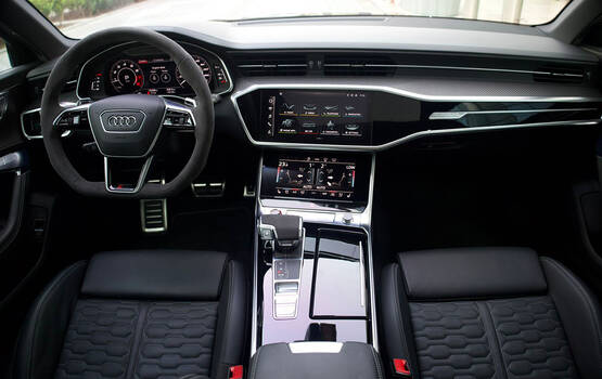 Audi RS6 rental in Dubai - CarHire24