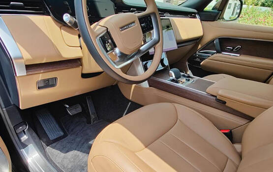 Range Rover Vogue NEW rental in Dubai - CarHire24